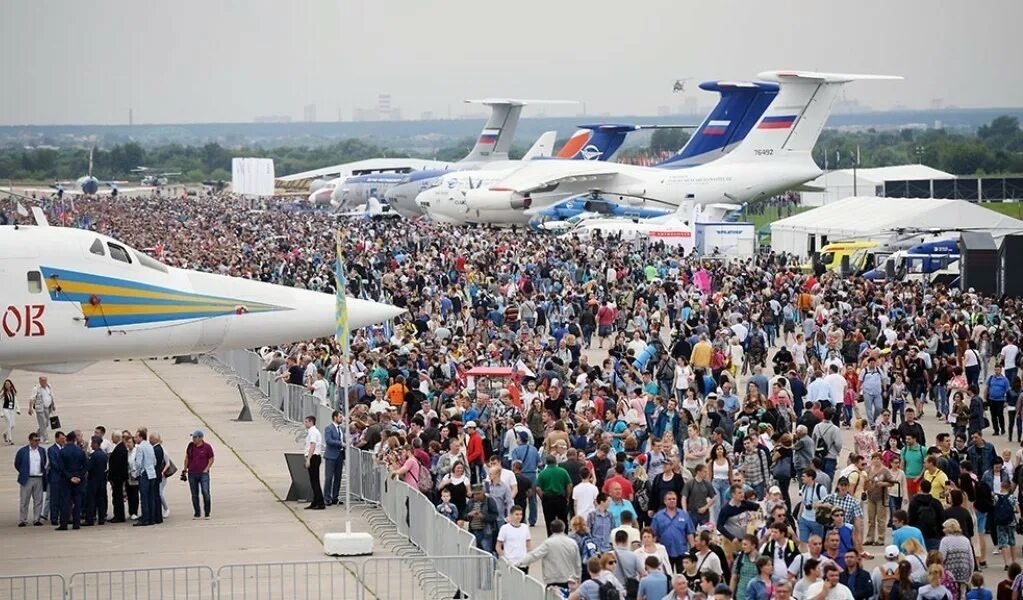 Max москва. Авиасалон Макс 2019 в Жуковском. Международный авиасалон Макс в Жуковском. Макс в Жуковском 2022. Авиашоу Макс в Жуковском 2017.