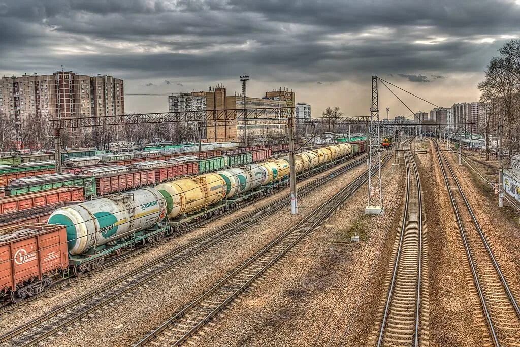 Железнодорожный вокзал гороховец. Железнодорожная станция. Чебоксары вокзал перрон. Сортировочная станция оренбург. Железная станция.