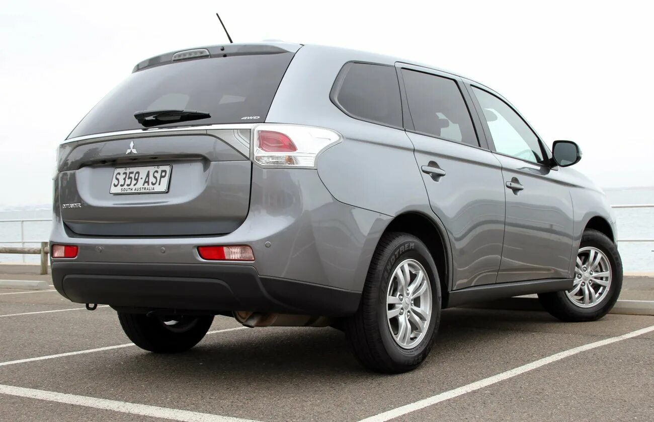 Митсубиси Аутлендер 2013 серый. Митсубиси Аутлендер 2013. Mitsubishi Outlander 2013. Аутлендер 2013 2.4.