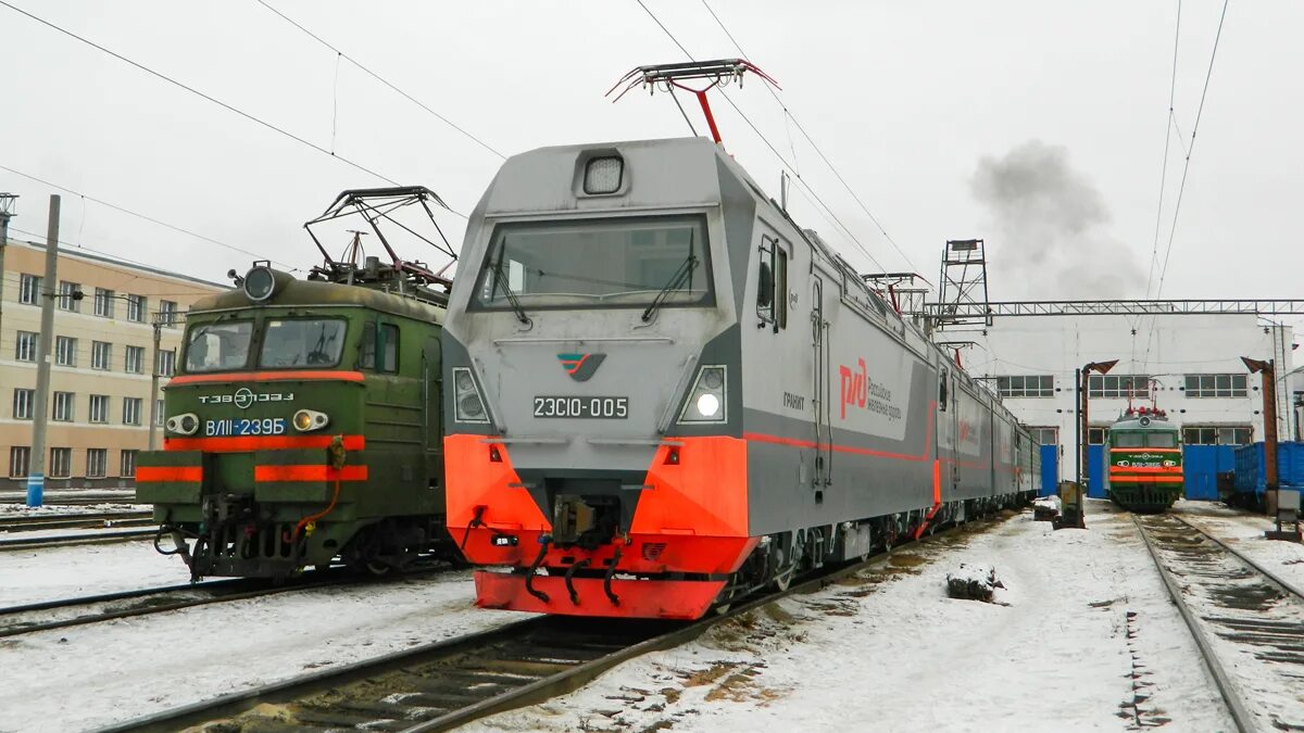 Электровоз 2 10. 2эс10 005. 2эс11 электровоз. 2эс10-004.