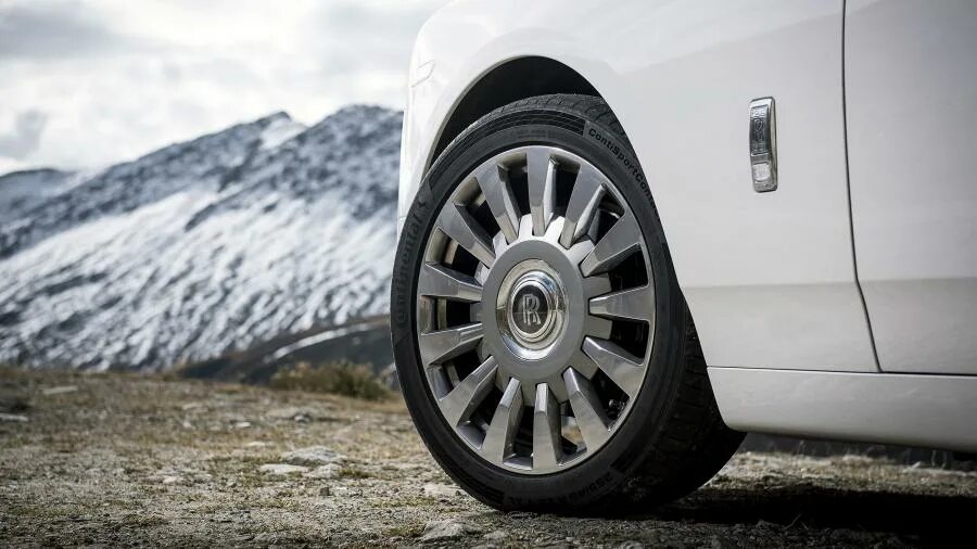 Колеса роллс ройс. Rolls royce ghost колеса. Колеса rolls royce. Роллс ройс серебряный призрак. Колеса на роллс ройс.