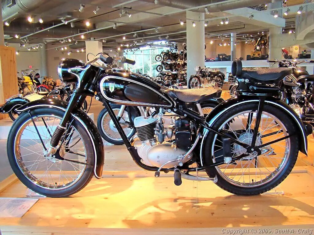 1м москва. DKW RT 125. DKW RT 125 мотоцикл. Мотоцикл Москва м1. Yamaha RT 125.