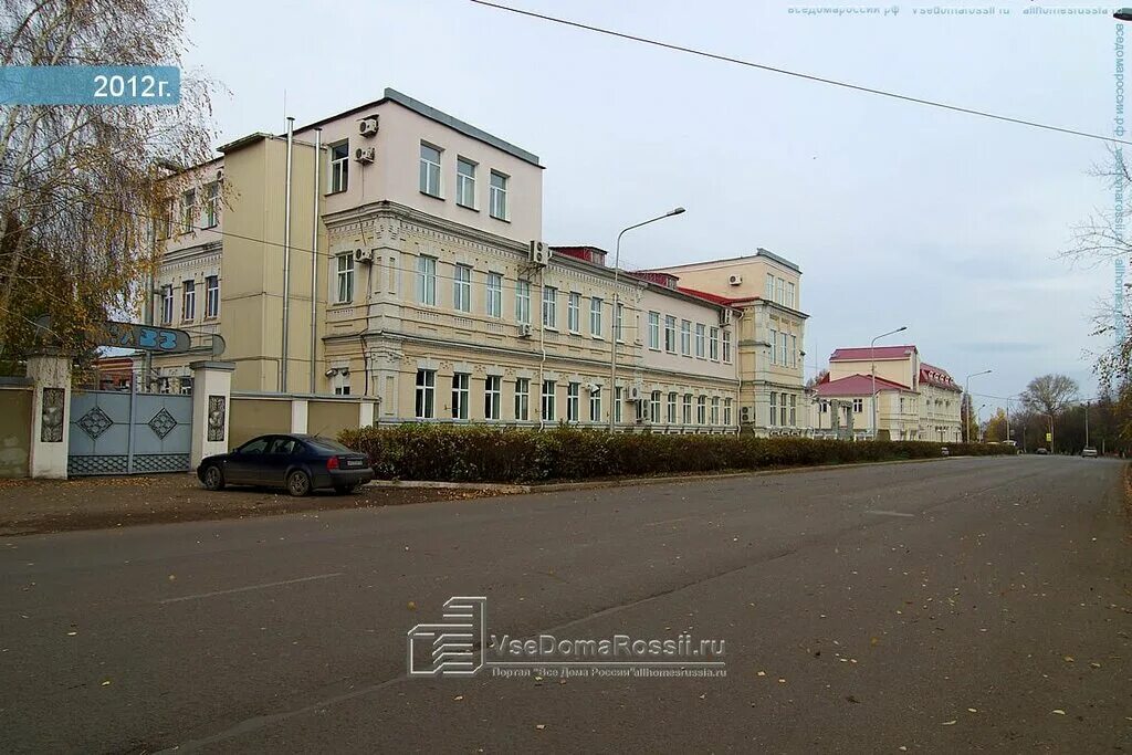 Историко-мемориальный и этнографический комплекс гаяза исхаки. Чистополь здания исторические. Старинные здания чистополя. Чистополь 80. Энгельса 47 чистополь.