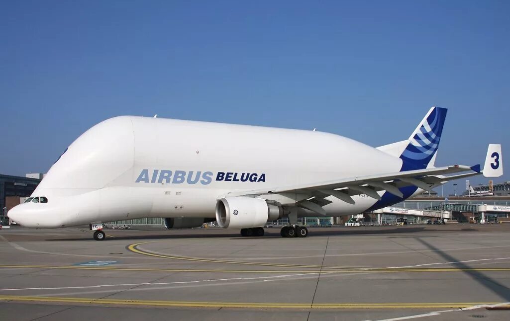 Самый большой Аэробус а380. Airbus a300. Аэробус 747. Самолет 2 раза в год