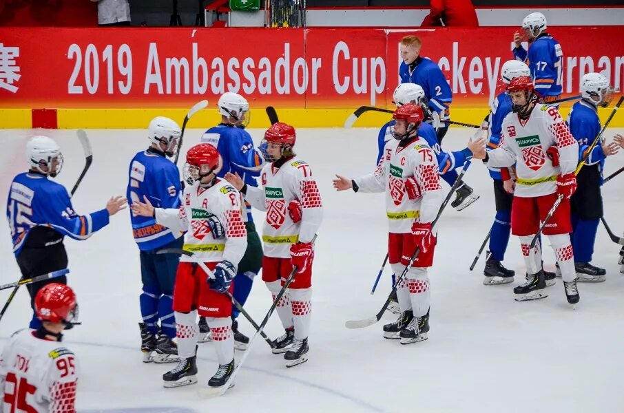 Артем заморяхин сочи. Артем заморяхин сочи. Хоккеист в игре. Детско-юношеский хоккей 2010 год команды. Хоккей беларусь юноши.