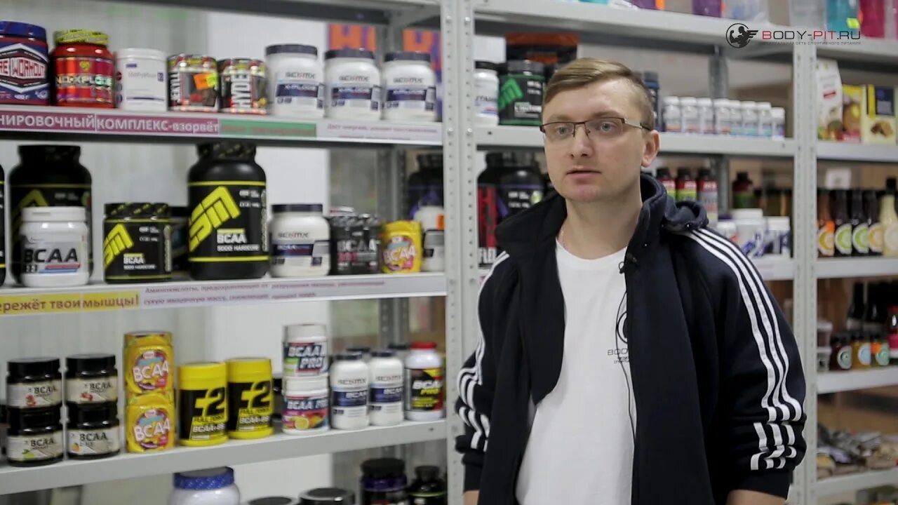 Легенда спорта пермь магазин. Forward магазин спортивной одежды. Магазин бадов. Интерьер не большлго магазина спортивной одежды. Франшиза спорт.