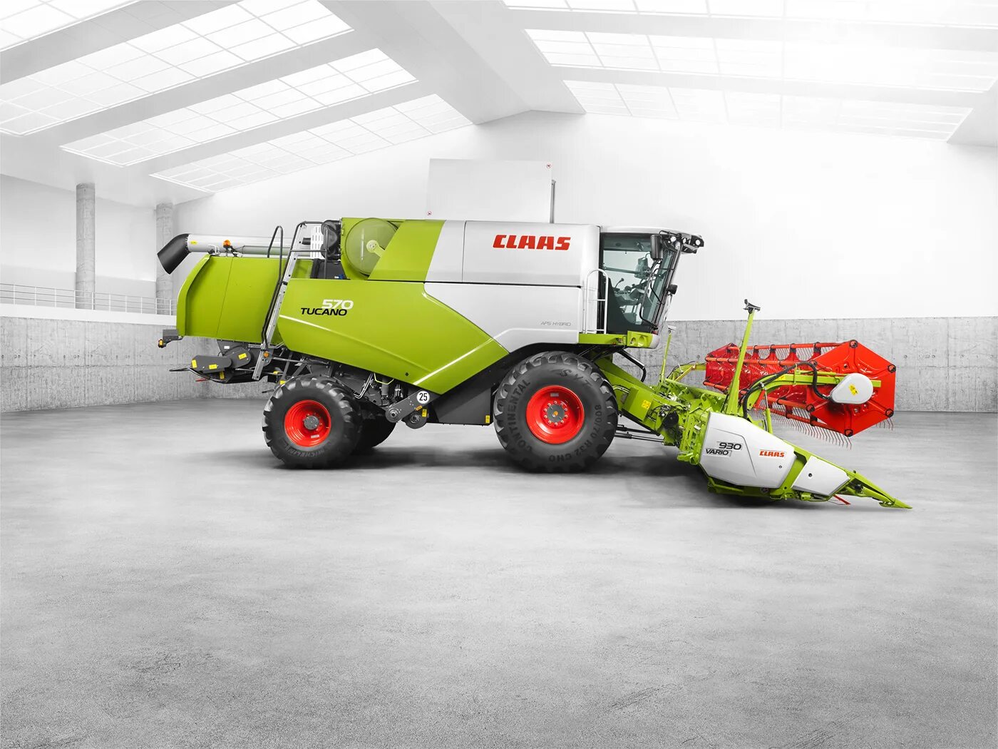 Комбайн CLAAS Tucano. Комбайн Клаас Тукано 450. Комбайн зерноуборочный class Tukano 450. CLAAS Tucano 450 бункер.