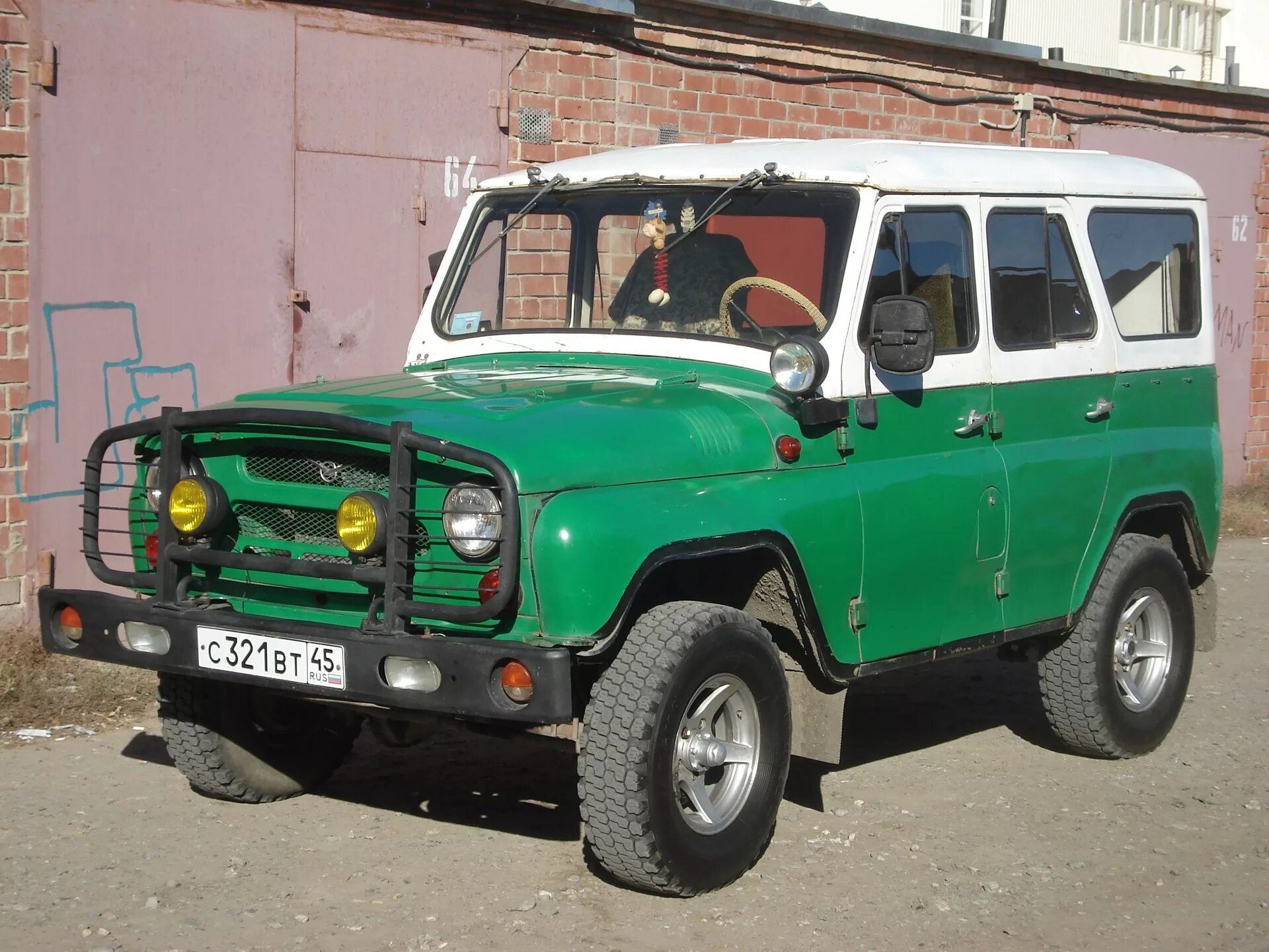Уаз 469 отзывы. УАЗ 469 зеленый. УАЗ 469 469. УАЗ 469 салатовый. УАЗ 469 двухцветный.