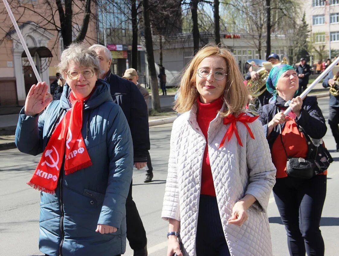 Возраст харитонова от кпрф. Тютькова КПРФ. КПРФ девушки. Женщина из КПРФ.