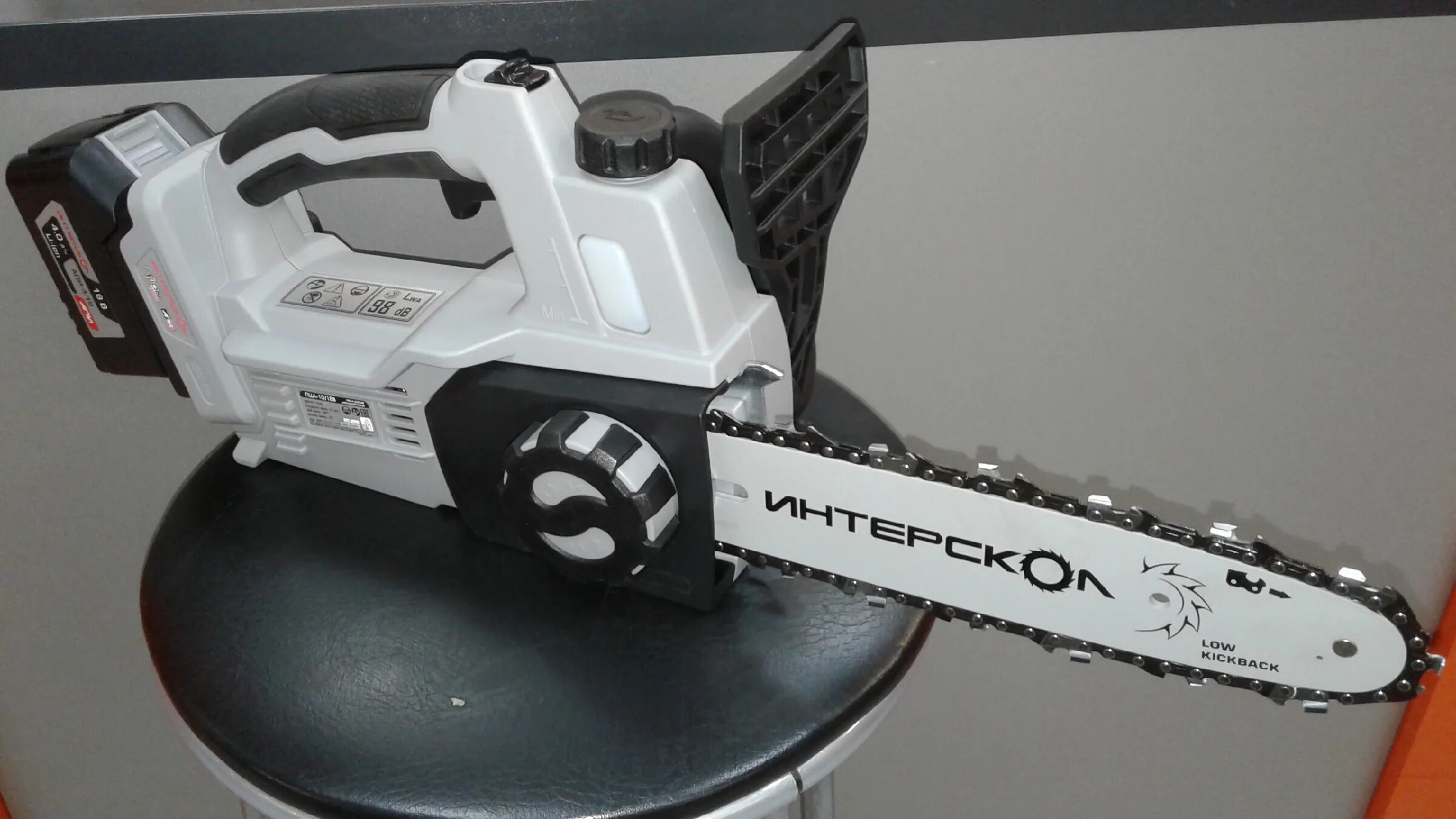 пила цепная аккумуляторная интерскол. бензопила интерскол пцб-18/52л. электропила макита duc 302. интерскол пц-16/2000т 500. аккумуляторная цепная пила интерскол.