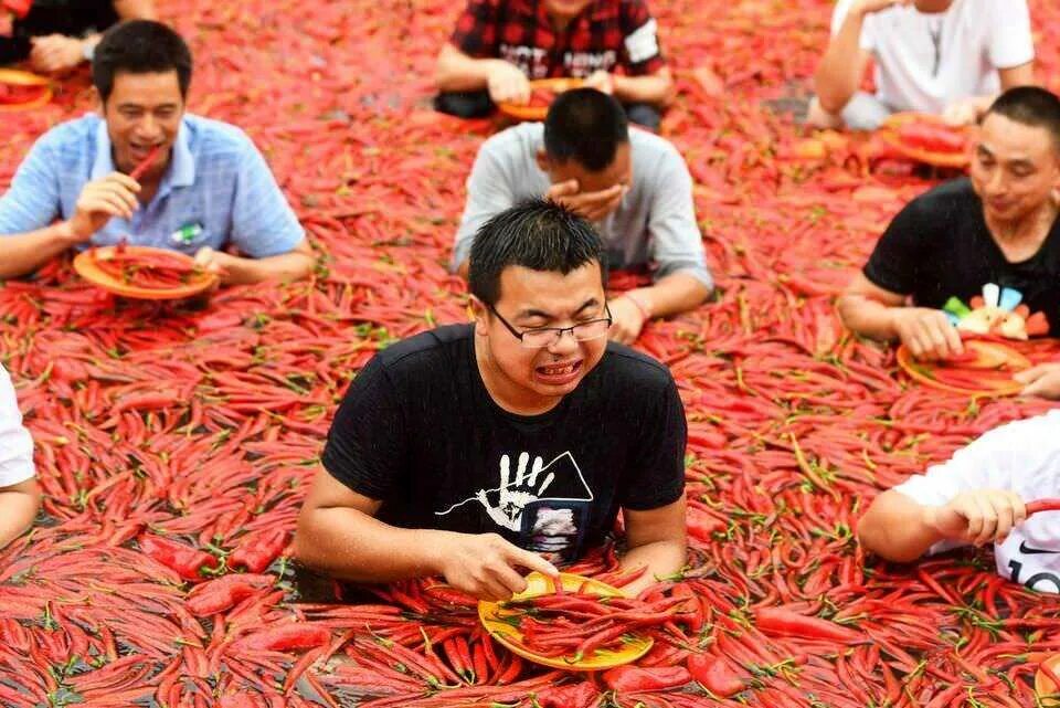Где едят людей. Соревнования по поеданию острого перца Чили. Соревнования по поеданию жгучего перца в Китае.