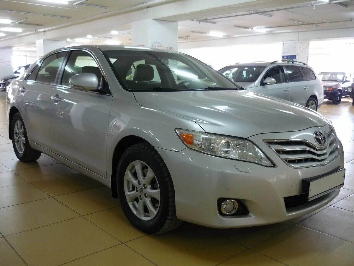 Toyota Camry, 2011 пробегом. Toyota Camry 6. Тойота Камри 40 Рестайлинг. Toyota Camry в автосалоне.