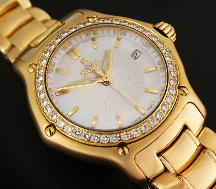 Часы и браслет на одной руке. Золотые часы бишкек. Часы geneva quartz женские золотые 585. Часы на руке мужчины. Приснились золотые часы наручные к чему.