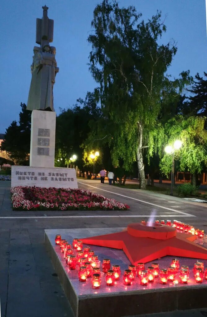 Станица Ленинградская Краснодарский край. Площадь станицы Ленинградской Краснодарского края. Станица Ленинградская площадь. Парк станицы Ленинградской Краснодарского края.