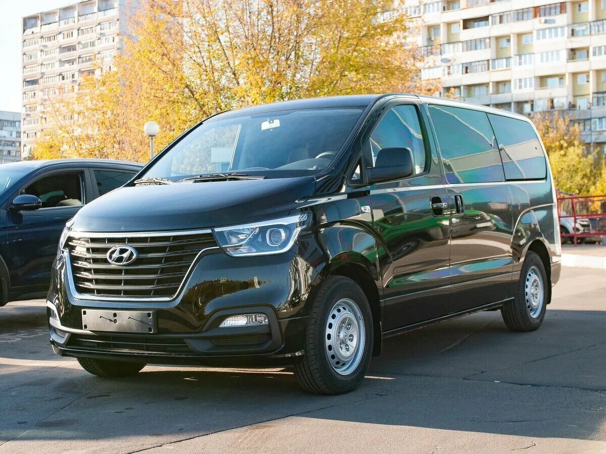 Hyundai h1 новый. Hyundai h1 2020. Hyundai h1 2022. Hyundai Starex h1 2018 черный. Купить минивэн у официального дилера