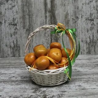 Корзинка с мандаринами