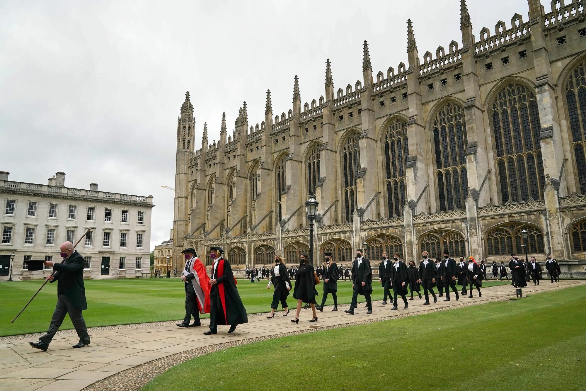 Students cambridge cambridge university. Кембридж университет 1209. Кембридж университет студенты. Кембриджский университет выпускники Кембриджского университета. Кембриджский университет 1660 год.