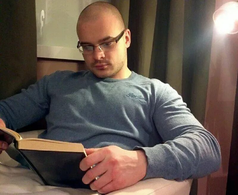 макс манцеркевич тесак в молодосьи. максим тесак в молодости. тесак марцинкевич молодой. максим тесак в молодости. макс манцеркевич тесак в молодосьи.