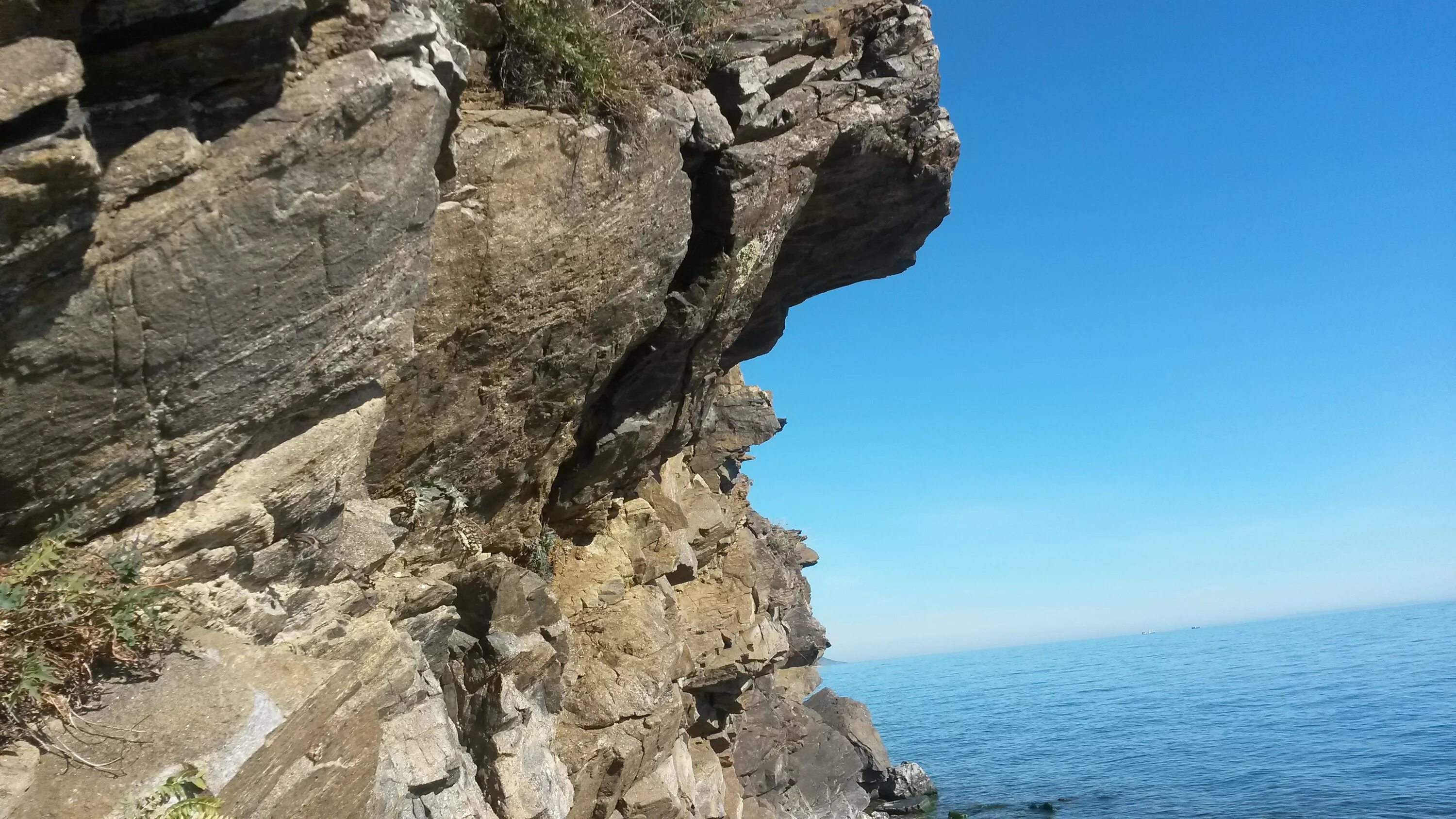 Скала Аятский Утес. Каменный обрыв. Скала крупным планом. Скала вблизи. Фонк скалы