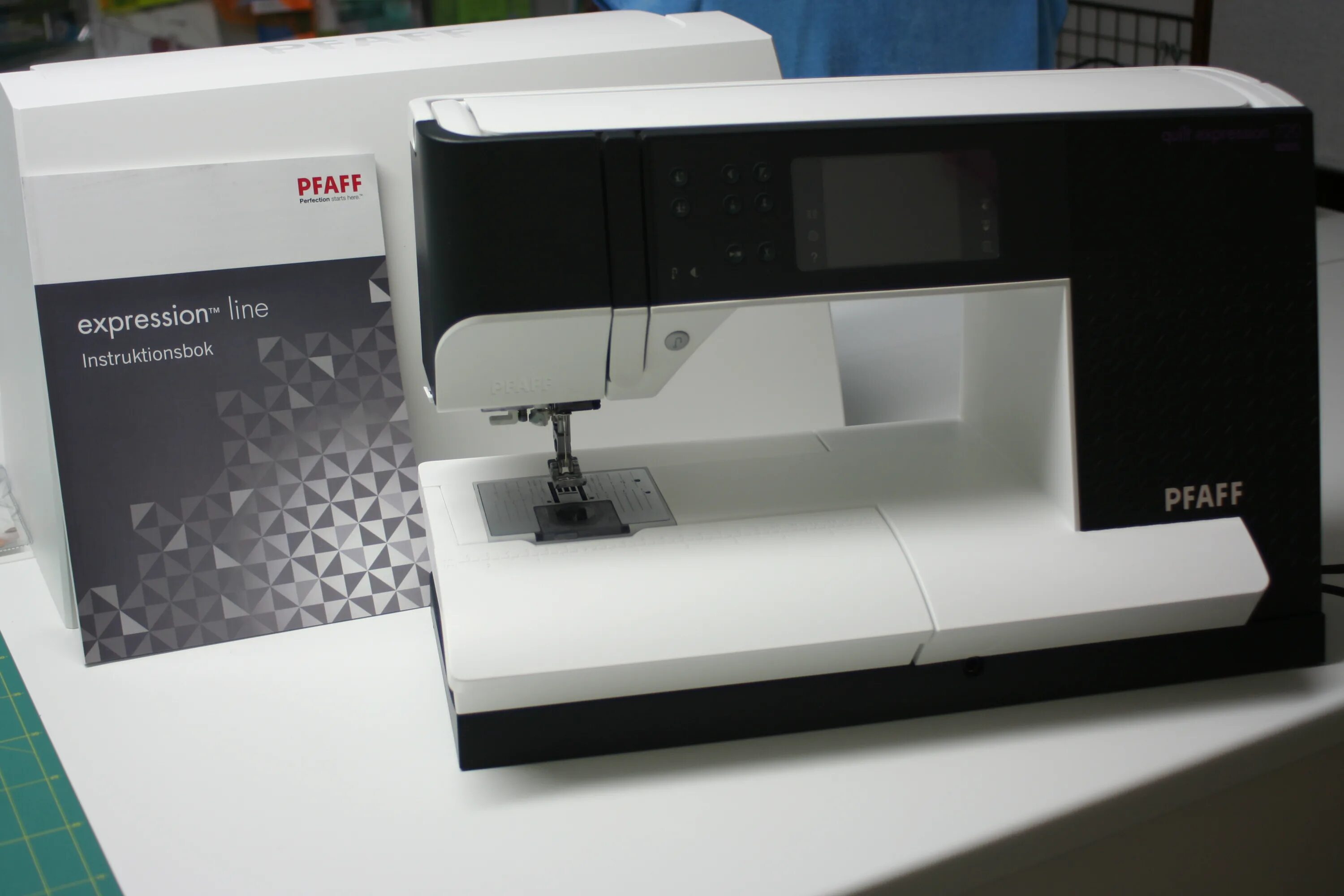 Pfaff expression 3,5 характеристики. Пфафф квилт экспрешн 4. Пфафф 720. 5. Швейная машина pfaff quilt expression 2046.