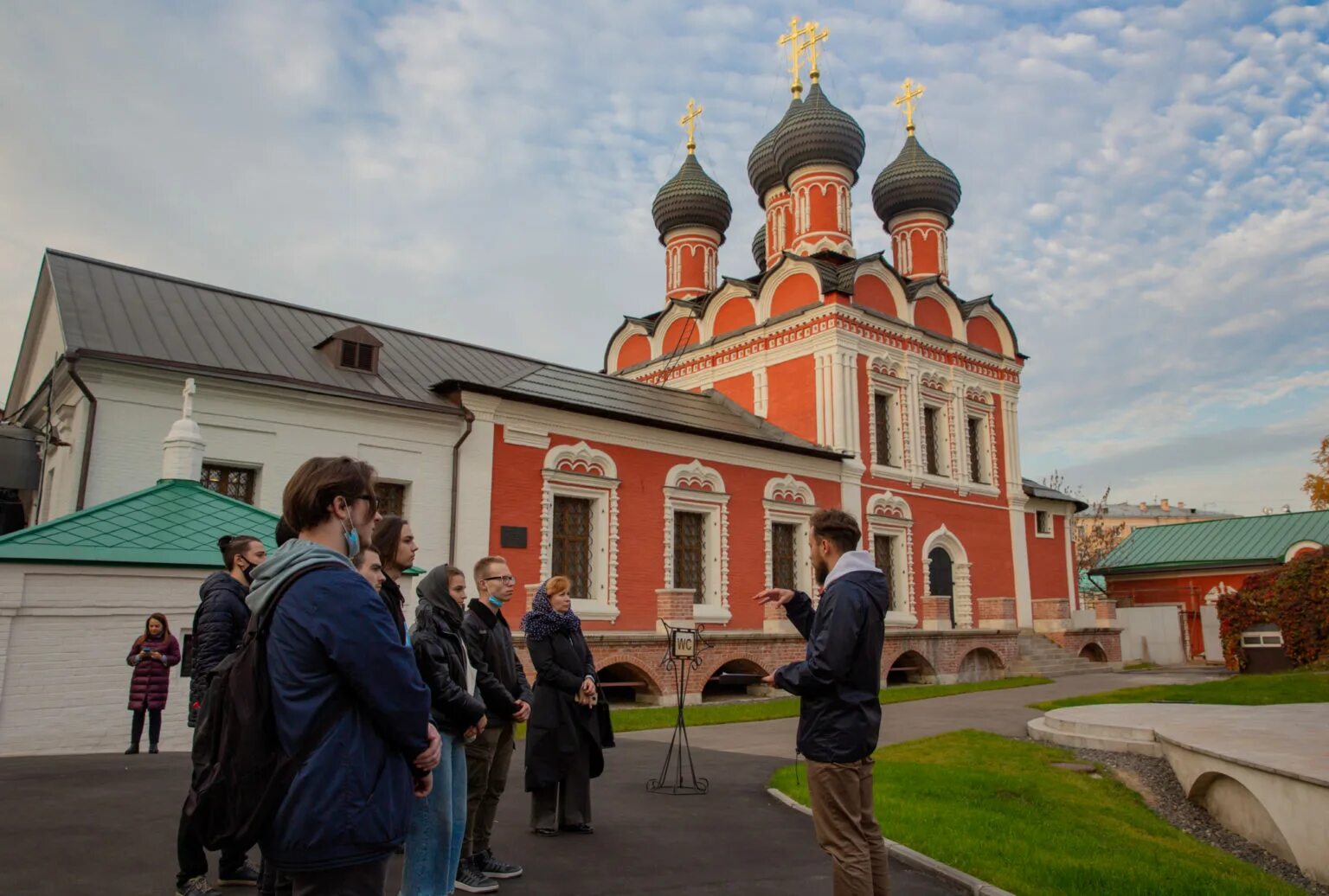 Православный университет богослова. Высокопетровский монастырь экскурсии. Высоко-Петровский ставропигиальный мужской монастырь, Москва. Высокопетровский монастырь Алевиз новый. Священник блоггер Высокопетровский монастырь.