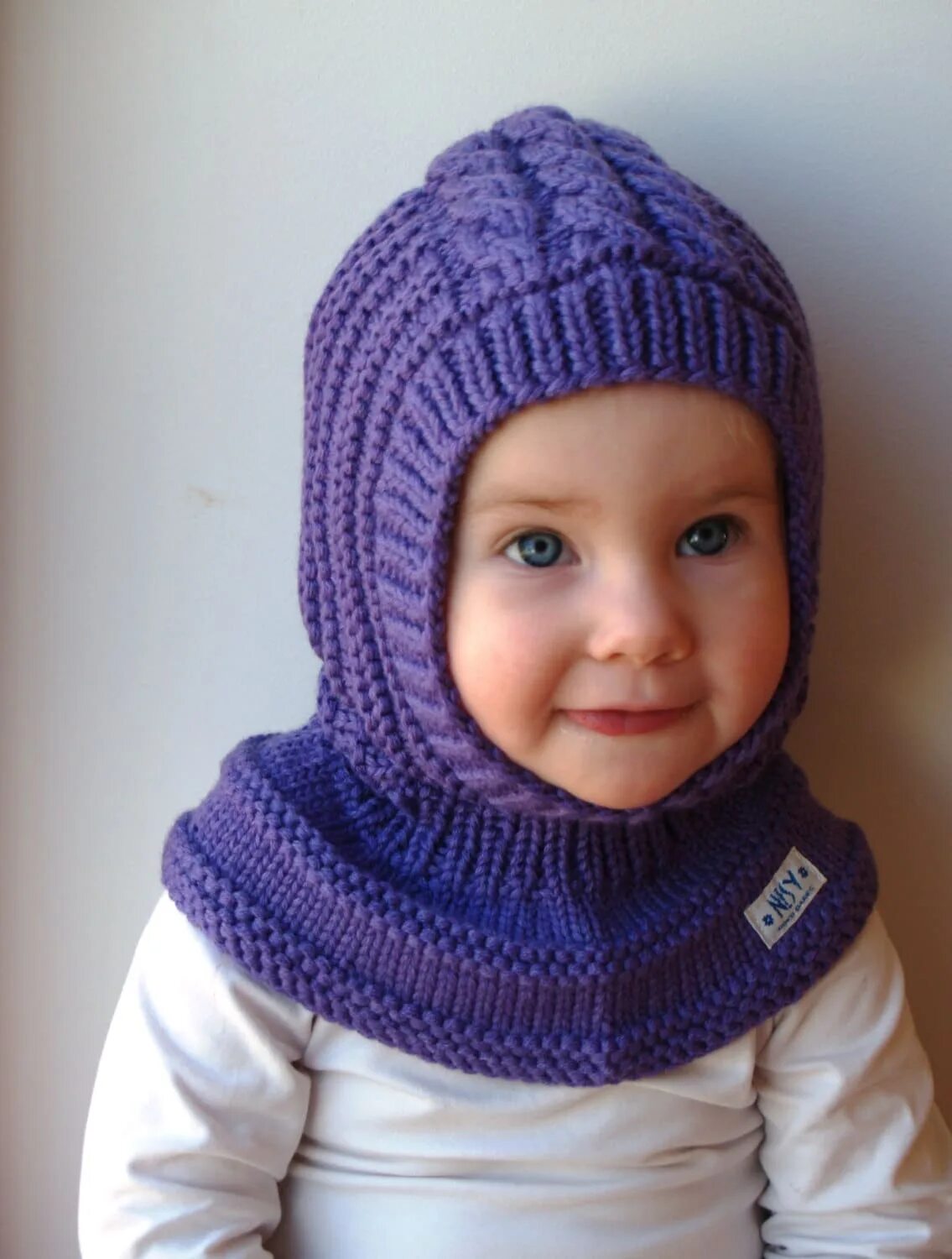 Шапка капор для девочки. Капор балаклава спицами. Балаклава 2021 тренд. Балаклава вязаная головной убор. Балаклава шапка 2021.