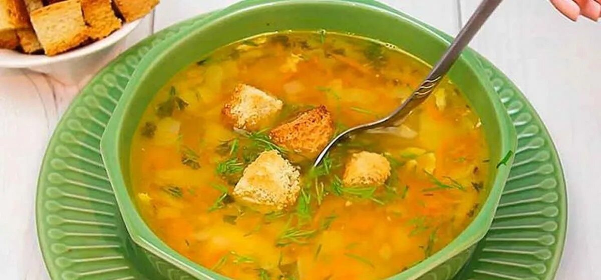 Гороховый суп с курицей в мультиварке. Гороховый суп с курицей. Суп картофельный с горохом. Гороховый на курином бульоне. Куриный суп с горохом.