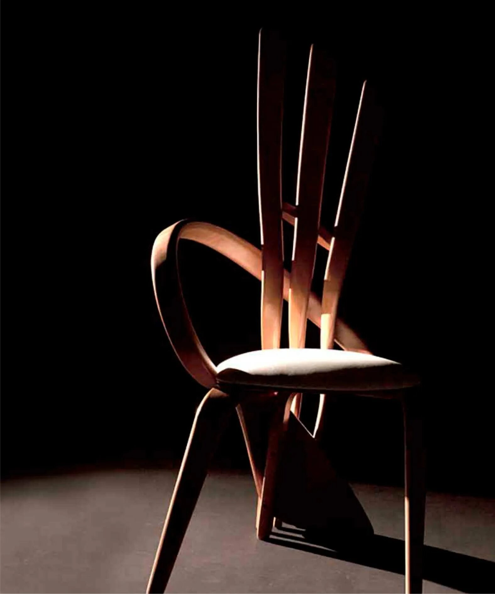 Оригинальный стул в москве. Оригинальный стул в москве. Мебель джозефа уолша. Фрэнк гери мебель. Необычные стулья.