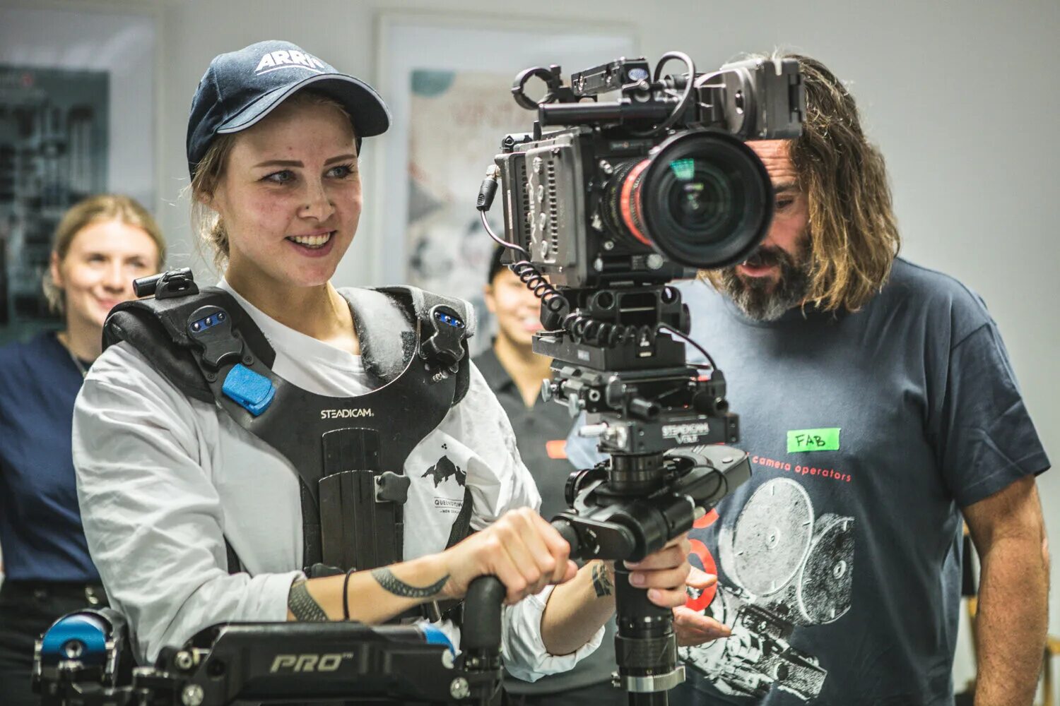 Монтаж съемки. Съемка и монтаж. moviecam. install a camera for the workshop. trt camera department.