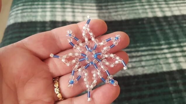 Цветы вроде снежинки. Красивые снежинки. Если снежинка не растает конкурс поделок. Пока часы 12 бьют. Пока снежинки.