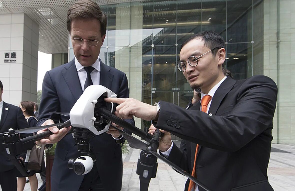 Van tao. Фрэнк ван тао. Ван тао (бизнесмен). Ван тао (бизнесмен). Ван тао (бизнесмен).