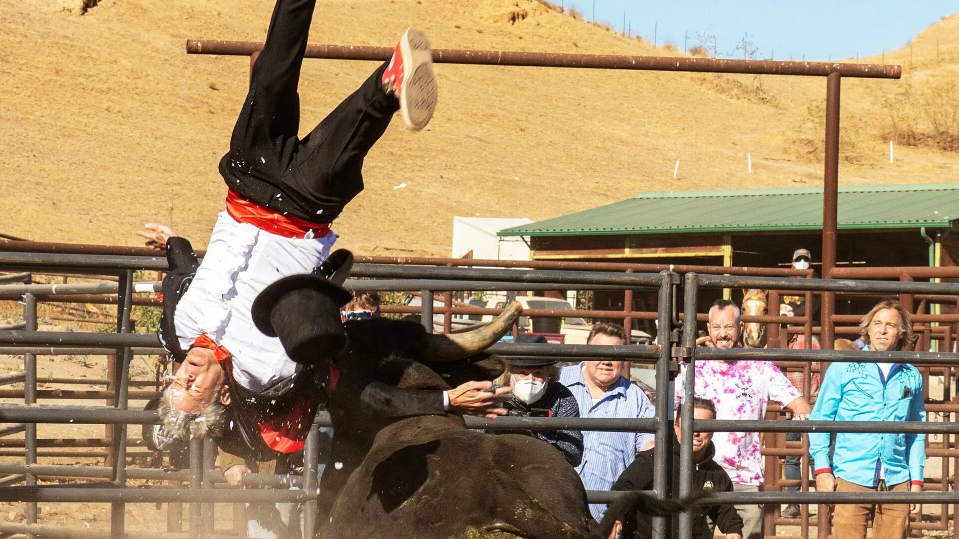 Чудаки навсегда фильм 2022. Джонни ноксвилл 2022. Джонни ноксвилл чудаки 2022. Ноксвилл чудаки. Понтиус чудаки.