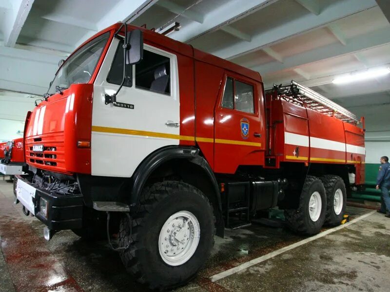 Пожарная автоцистерна КАМАЗ 65115. Автоцистерна КАМАЗ-6560. Автоцистерна КАМАЗ пожарная 65222. Пожарный КАМАЗ 4 на 4.