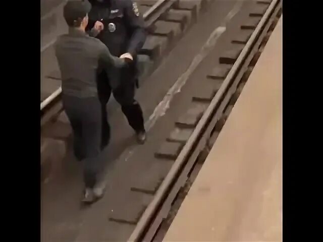 Видео с камеры где девочка упала. Видео с камеры где девочка упала
