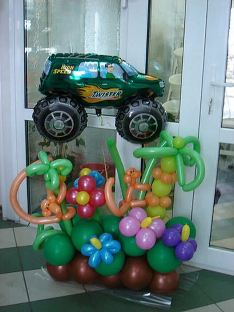 Машина из шаров. Машинка из воздушных шаров. Машина из шариков воздушных. Фигура из шаров машинка. Фигуры из воздушных шаров машина.