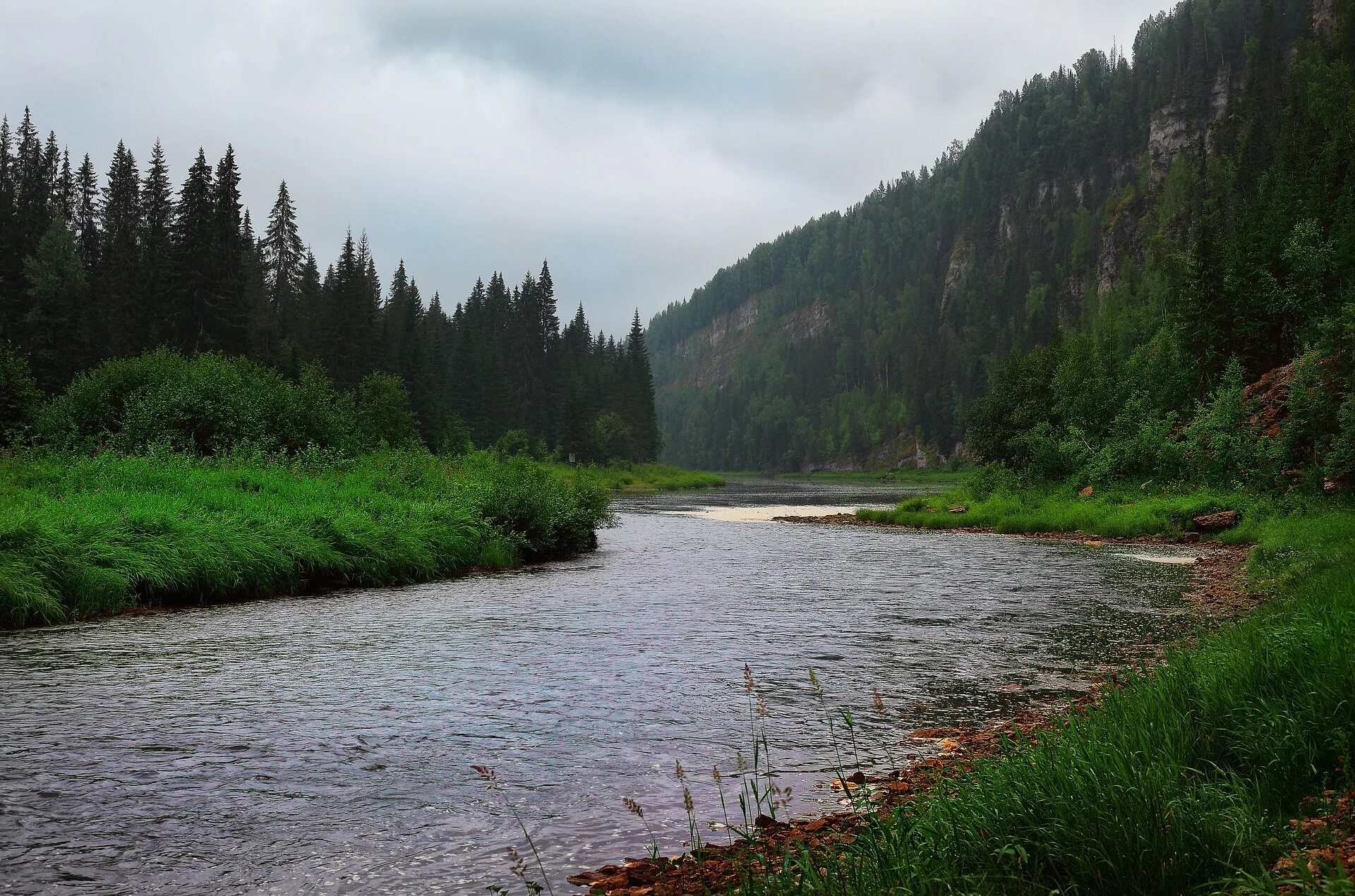 Исток реки белая башкирия. Уральские горные реки. Каскад водопадов на реке кынгарга. Река маккензи канада. Горная река южного урала.
