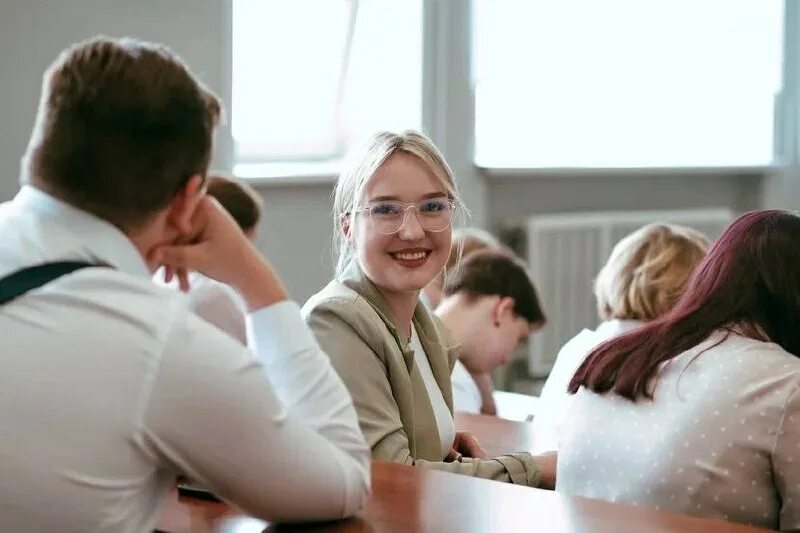 декан и студентка