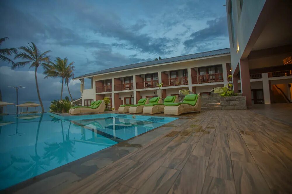 Thai lanka hotel шри-ланка южная провинция хиккадува. Hikkaduwa beach hotel 3*. Hikkaduwa beach hotel шри ланка. Хиккадува бич отель. Серенада бич отель шри-ланка.