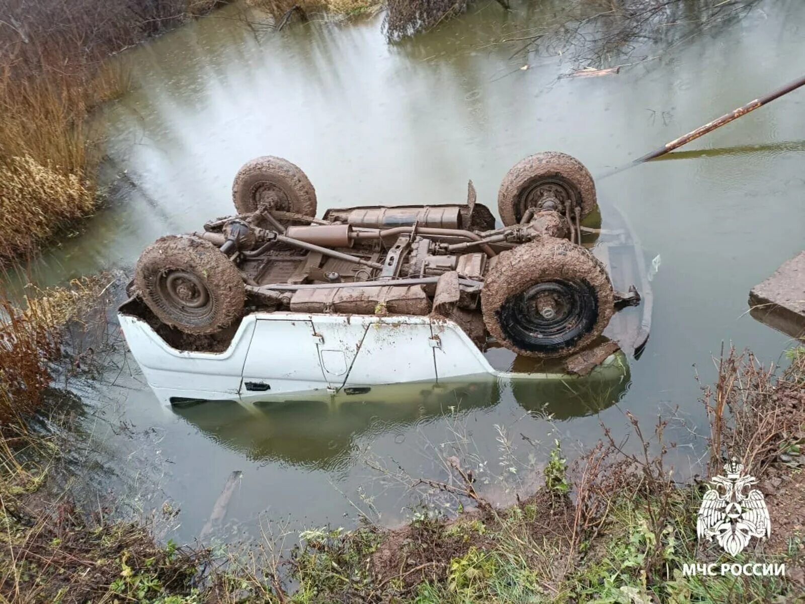 10 апреля башкортостан. Машина в реке. Затонувшие автомобили. Машина в речке.