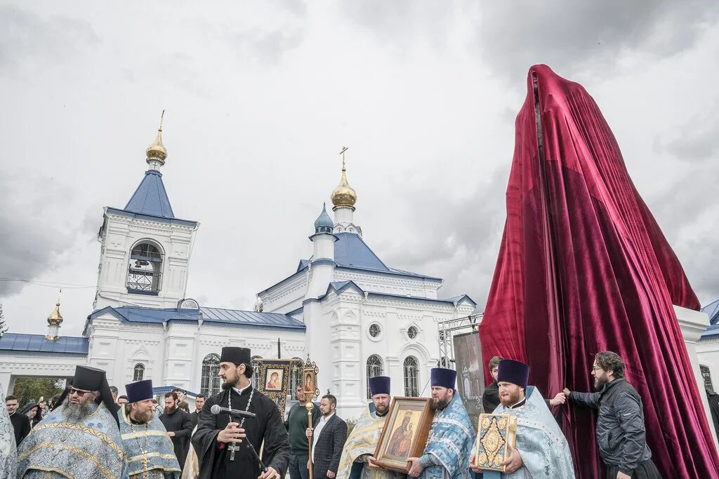 Памятник Николаю 2 в Санино Владимирская область. Памятник Николаю в Санино Владимирской области. Санино Киржач Церковь. Храм Черниговской иконы Божией матери село Санино.