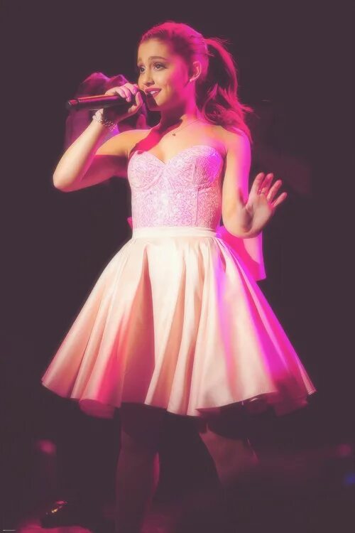 Ариане гранде в розовом. Ariana grande pink dress. Grande pink. Mac ariana grande. Grande pink.