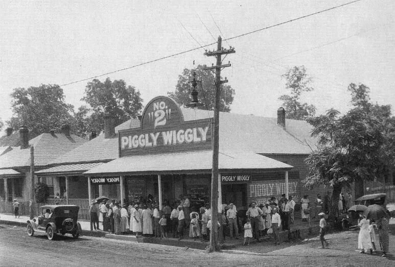 Первые магазины. Piggly Wiggly магазин в Америке 1900. Piggly Wiggly первый супермаркет. Кларенс Сондерс. Пигли Вигли.