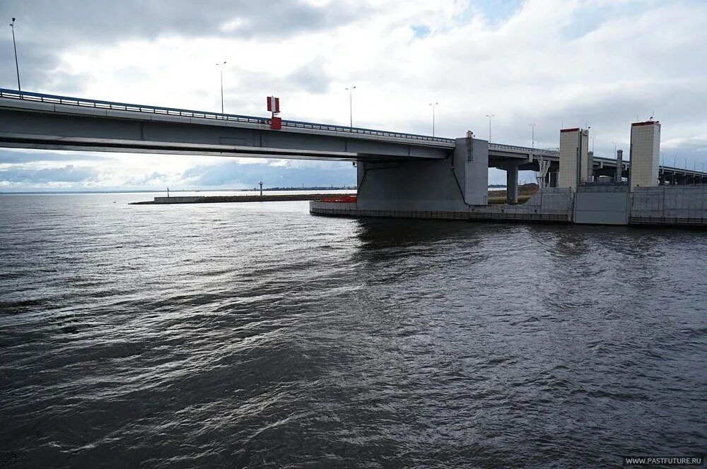 Комплекс защитных сооружений кзс санкт-петербурга. Дамба кронштадт туннель. Дамба в санкт-петербурге кронштадт. Новости спб дамба. Кзс спб дамба.