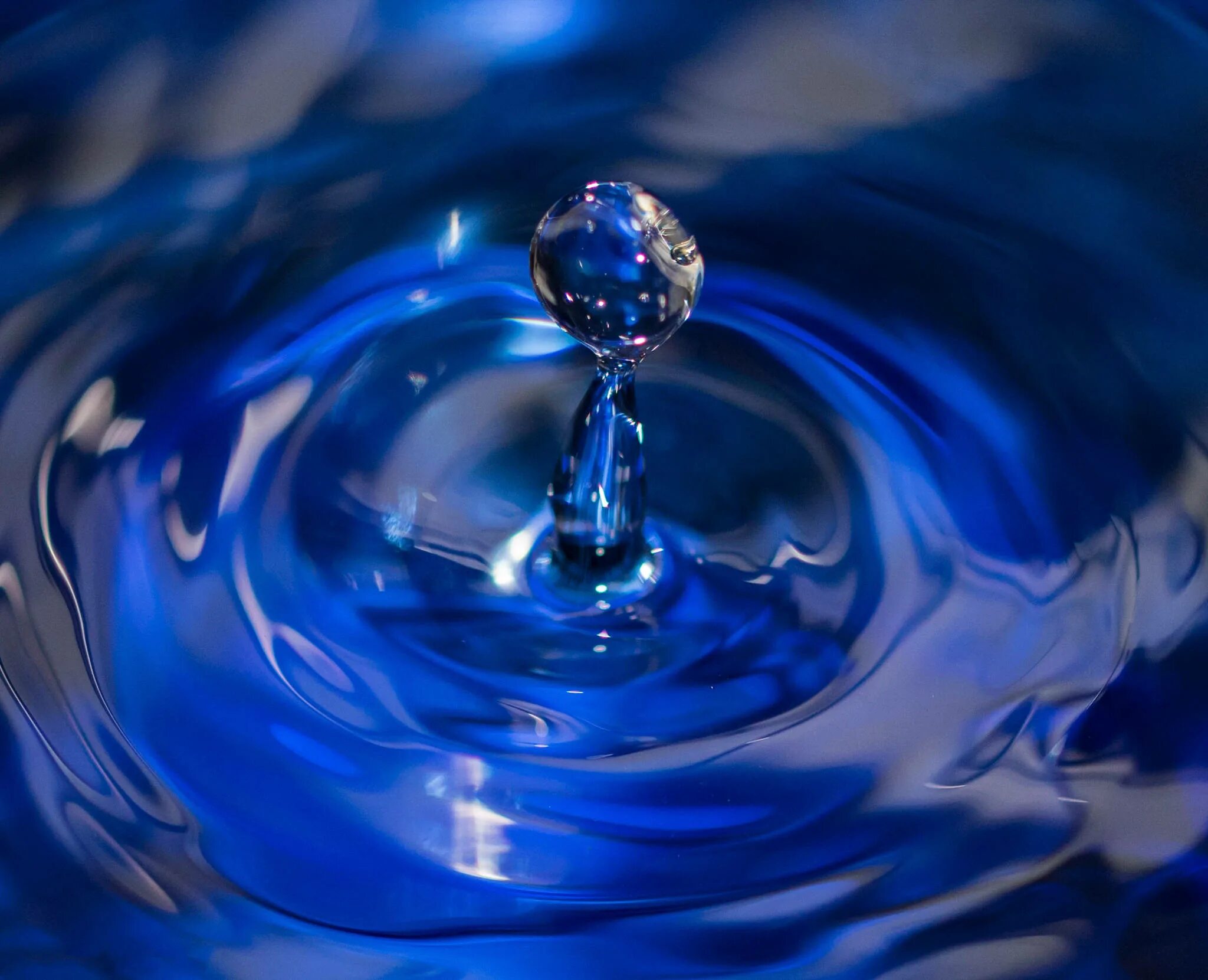 D вода. Блу Уотер. Картинки синего фонтана с голубой водой.