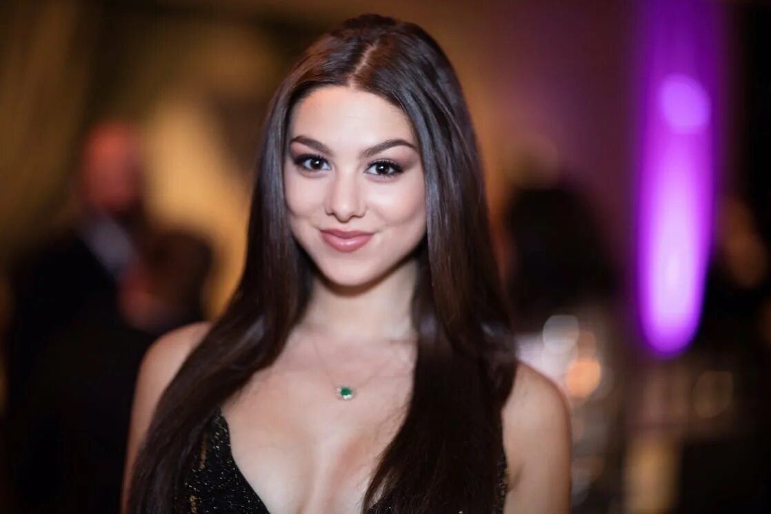 Kira Kosarin. Kira miu