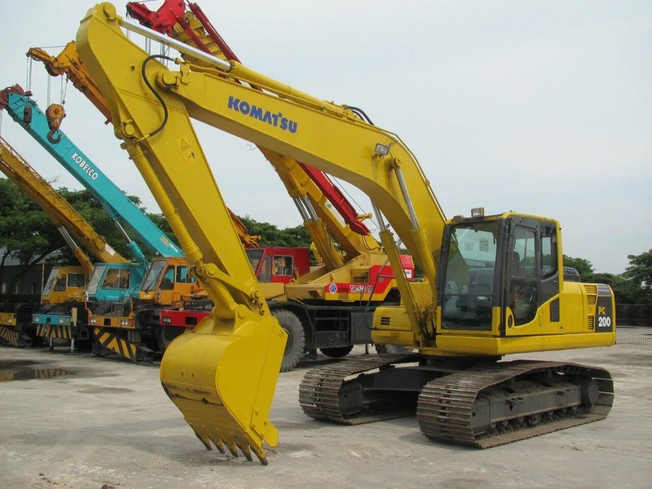 Экскаватор Коматсу 200. Komatsu pc200-8. Экскаватор Komatsu pc200-8. Коматсу 8000 экскаватор.