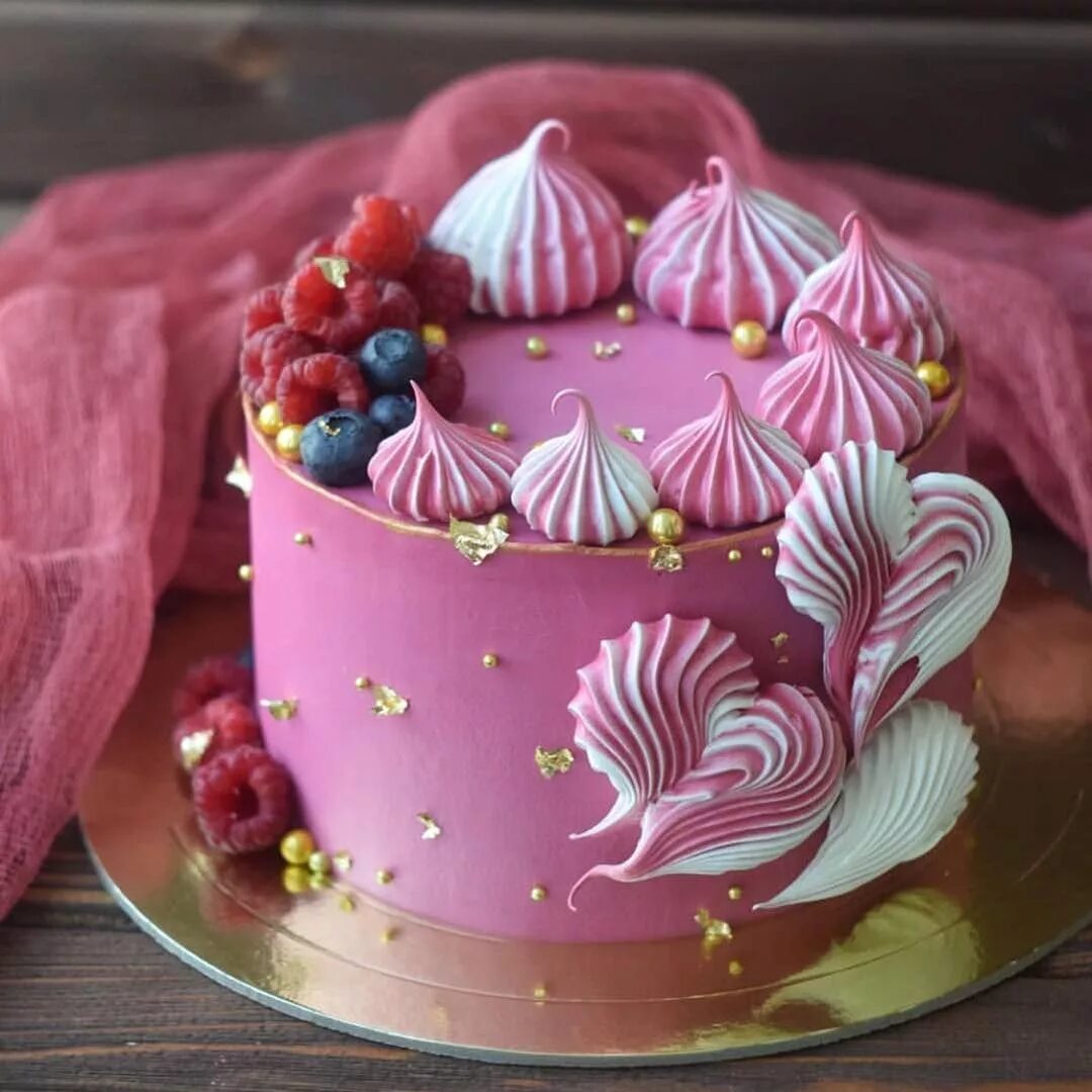 Cake icings. Украшение торта. Красивое украшение торта. Красивые торты. Красивые торты для девочек.