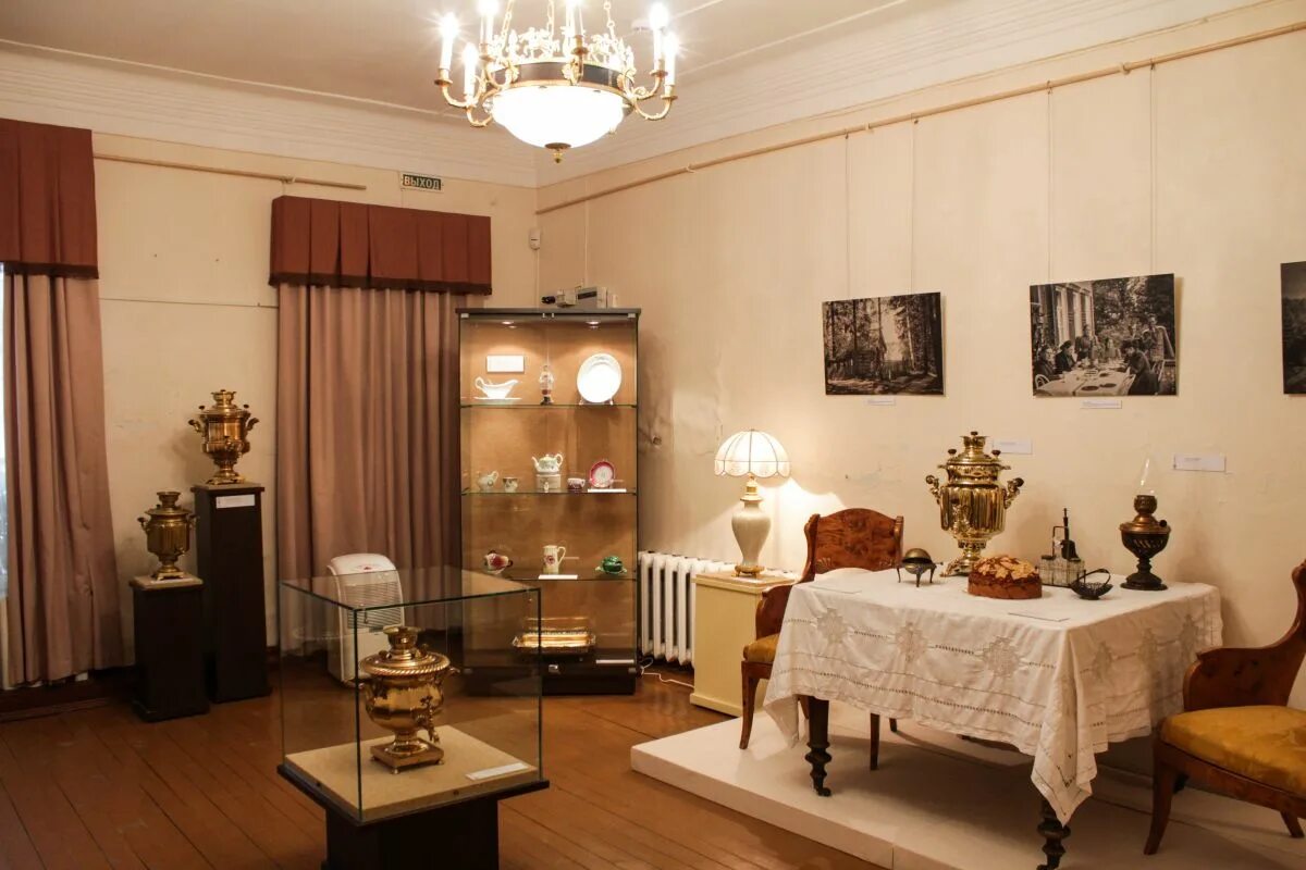 при посещении литературного музея. дом остроухова в трубниках. рассказ о литературном музее. государственный музей пушкина. малая гостиная в музее лермонтова в москве.