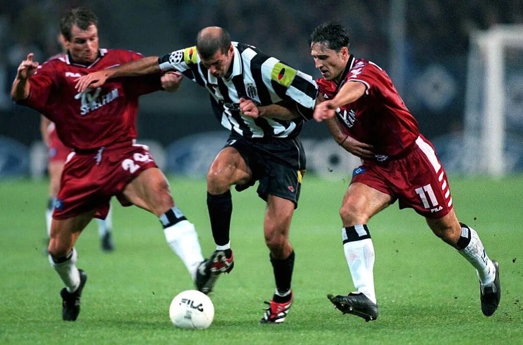 Финал лч 2001 "бавария" мюнхен. Бавария валенсия 2001. Лч 2000 2001. Финал лиги чемпионов бавария валенсия 2001. Спартак арсенал 2000.