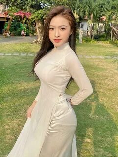 Ở nhà giãn cách xã hội, hot girl 19 tuổi khoe trạng thái mới chờ dịch qua. 